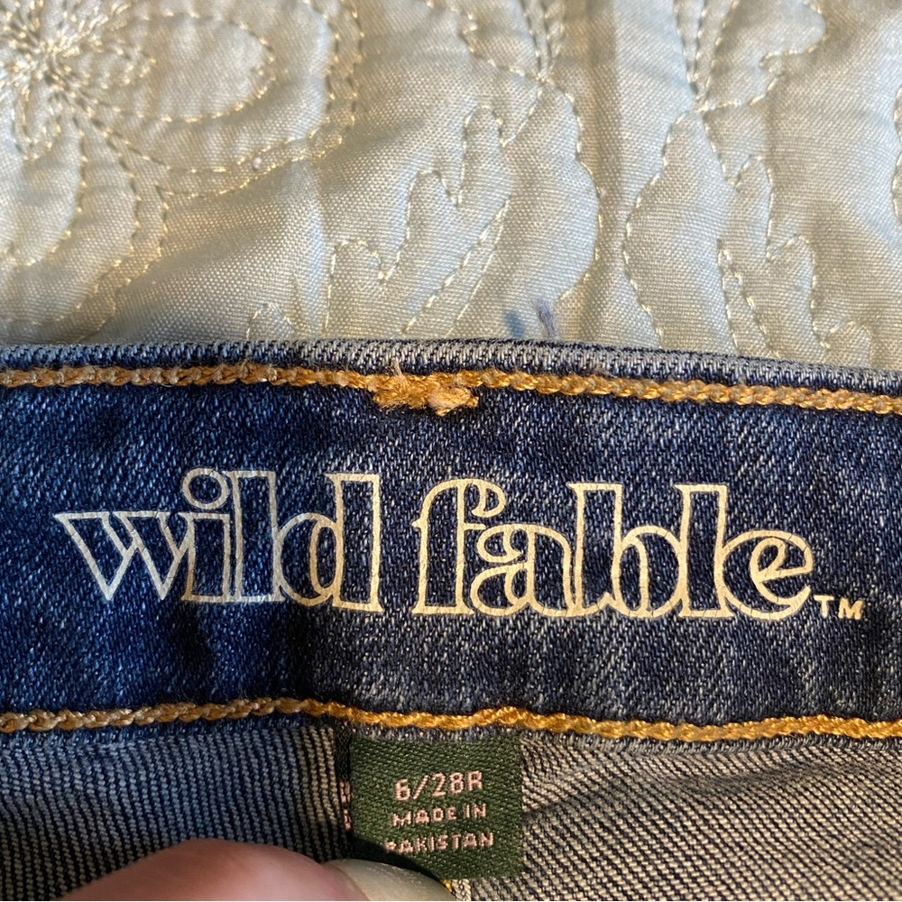 Wild fable jeans with small holes and strip on sides skinny high rise - size 6 r